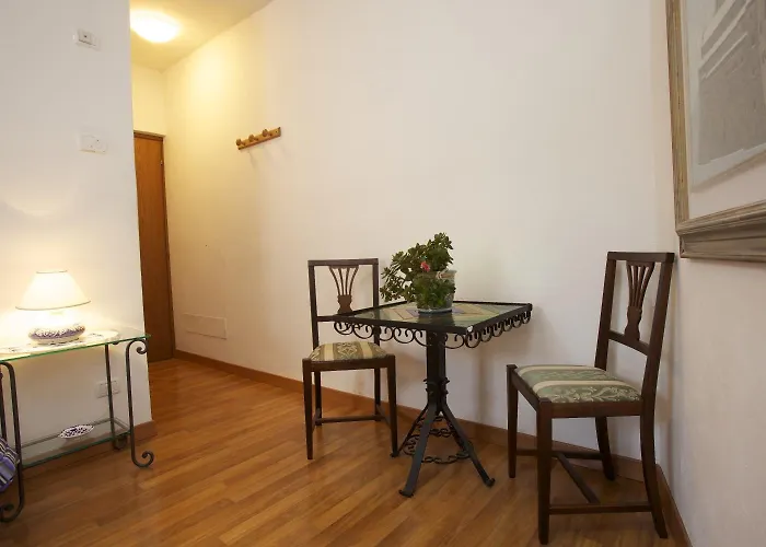 Carli Pensión Asís